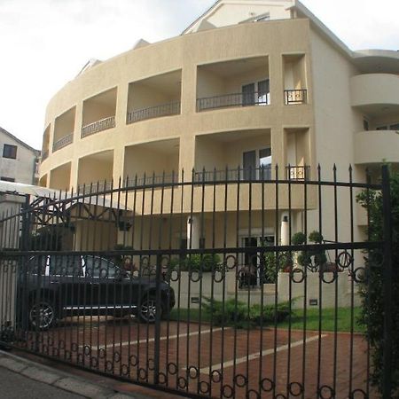 Apartmani Mirenza บุดวา ภายนอก รูปภาพ