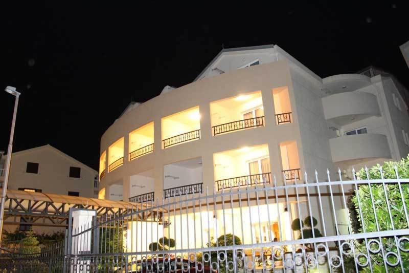 Apartmani Mirenza บุดวา ภายนอก รูปภาพ